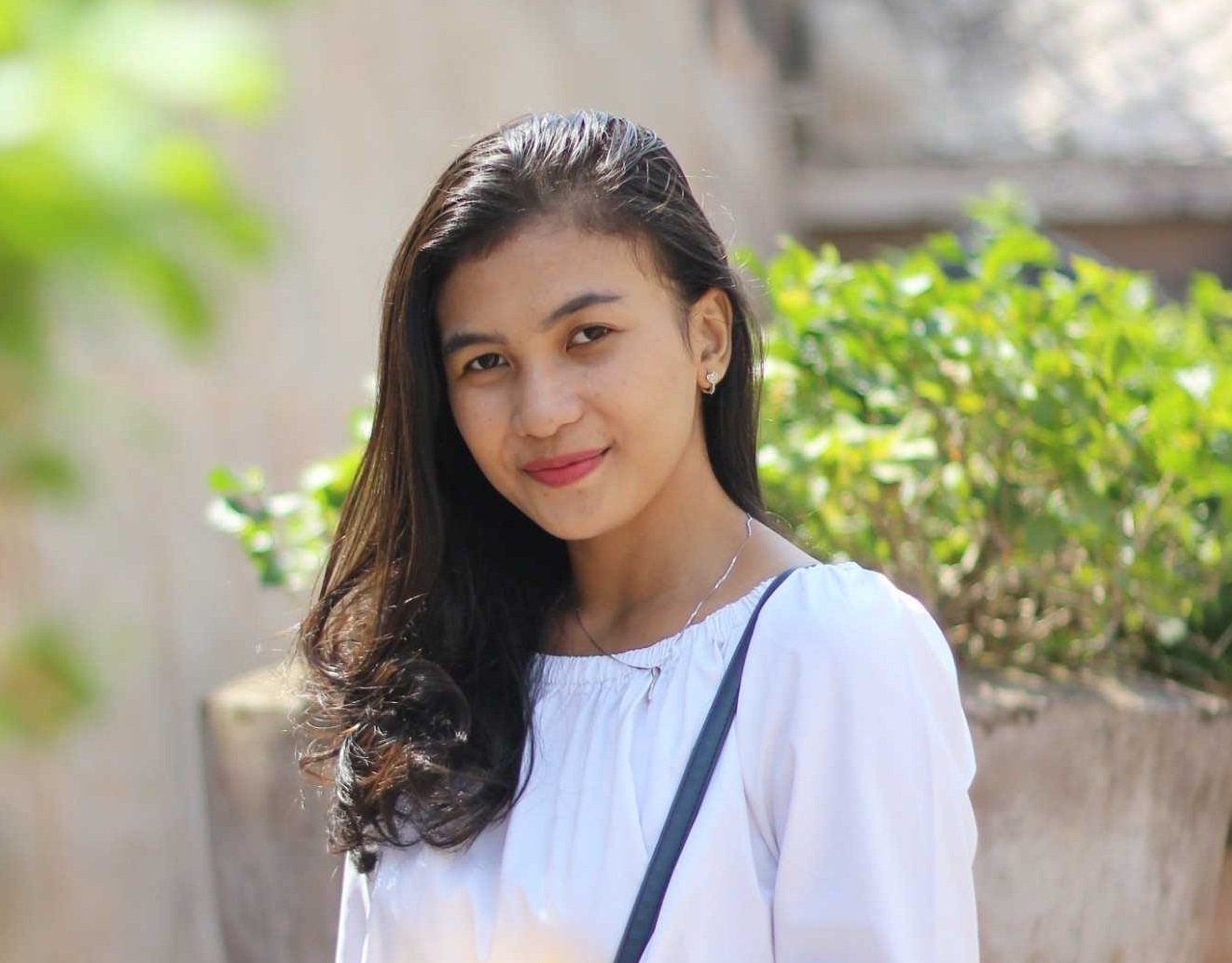 Leni Issiana