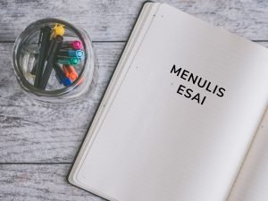 Cara Menulis Esai